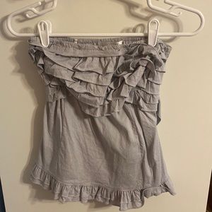 Strapless top with stretchy back and a tie at the back